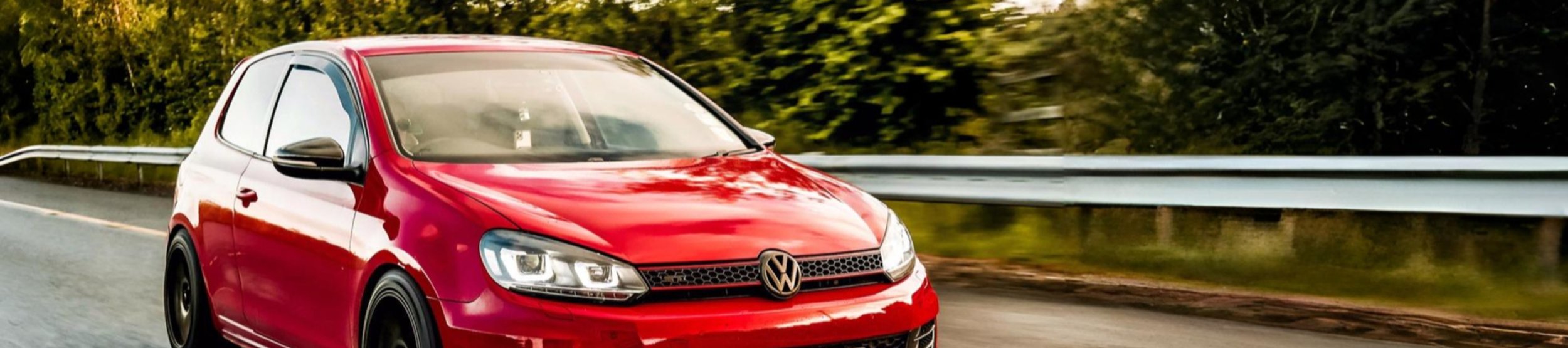 Laptop ekranas su adobe įrankiais